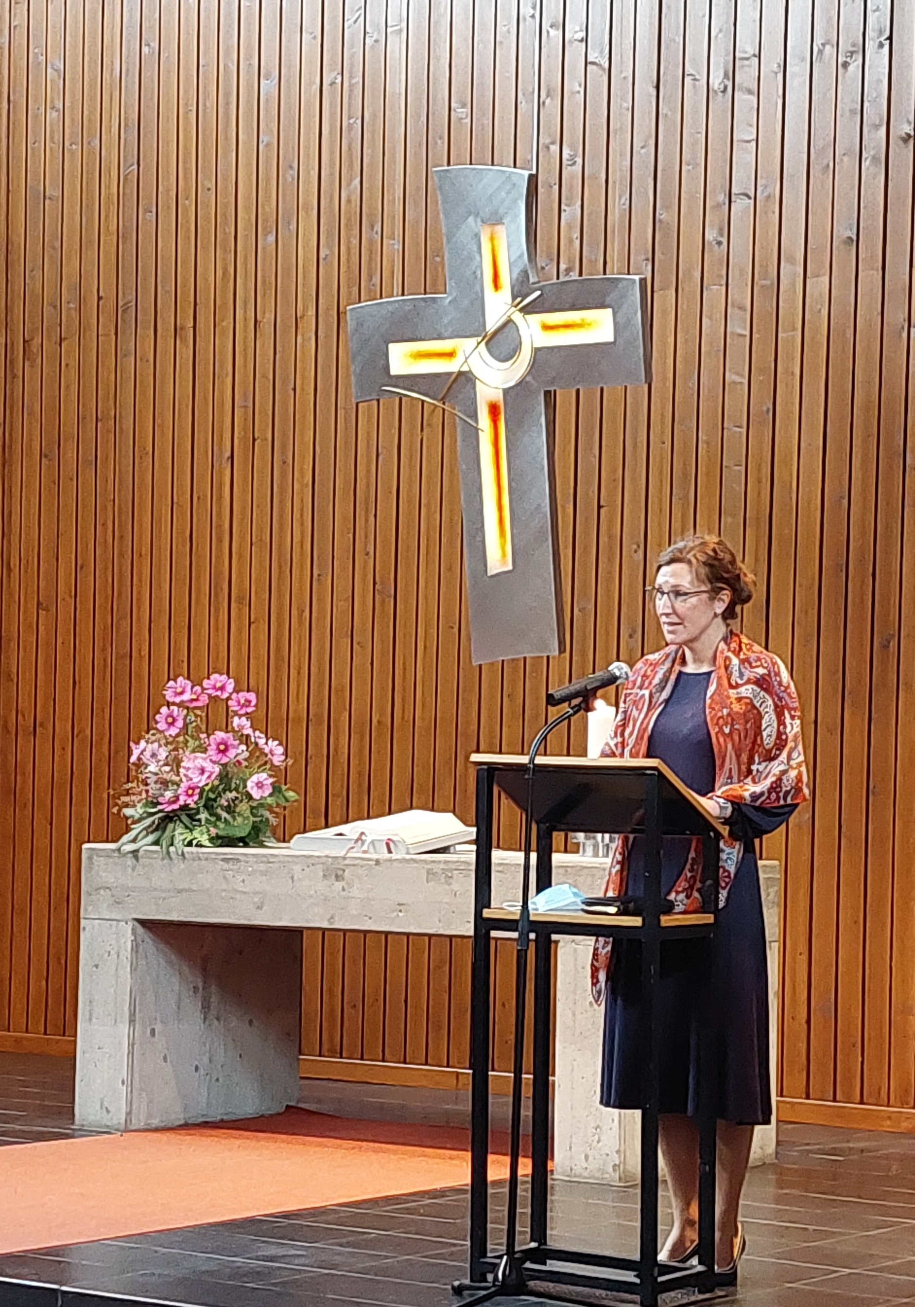 EinYF311021KV Begruessung becrima 