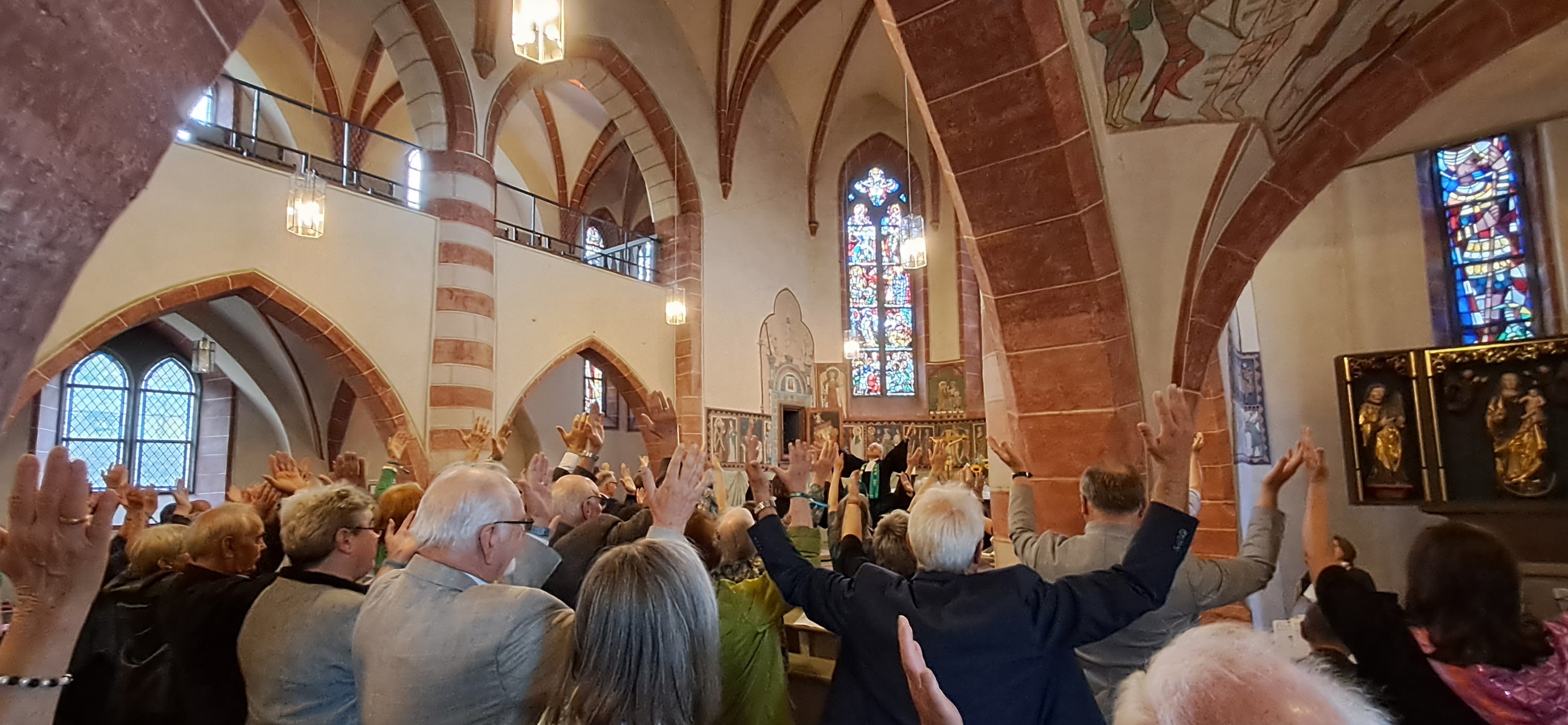 AbMM010723GebetHaende becrima 