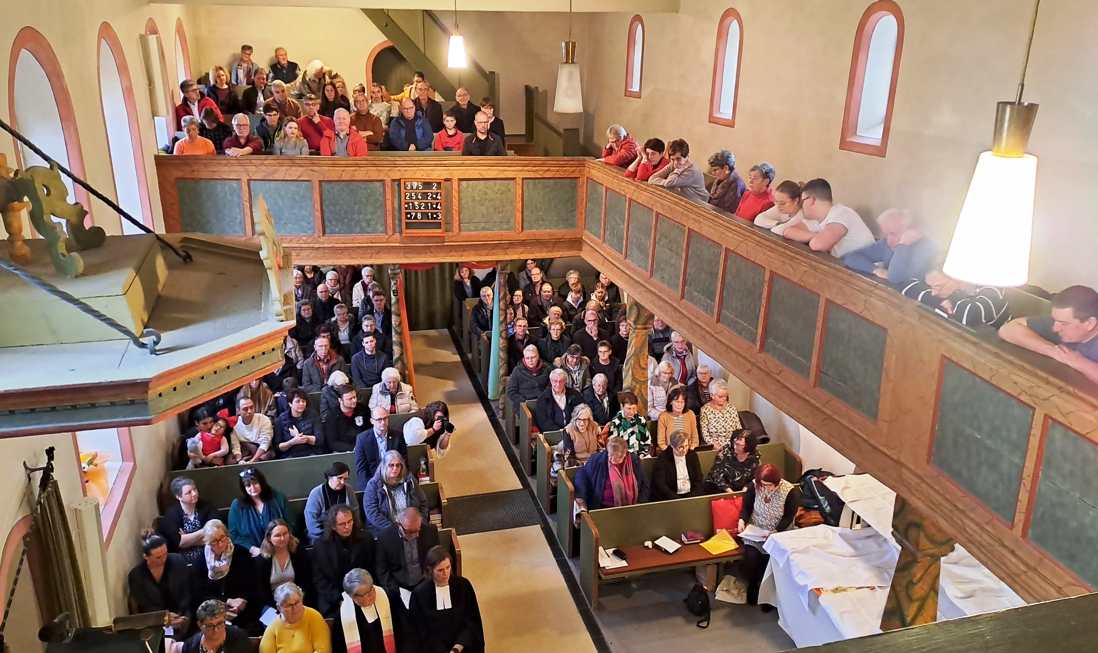 FFRG040224 KircheVoll1VO becrima