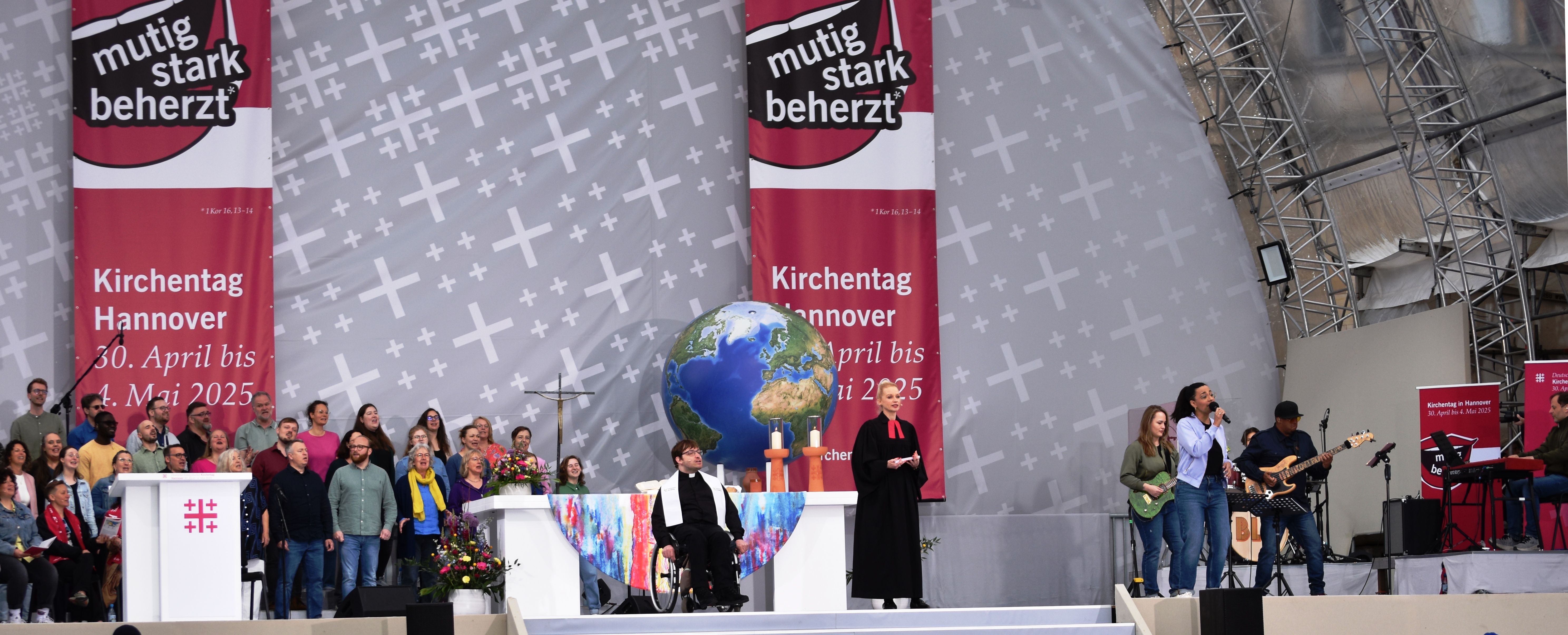 DEKT 040525 Abschluss BuehneFlach becrima 