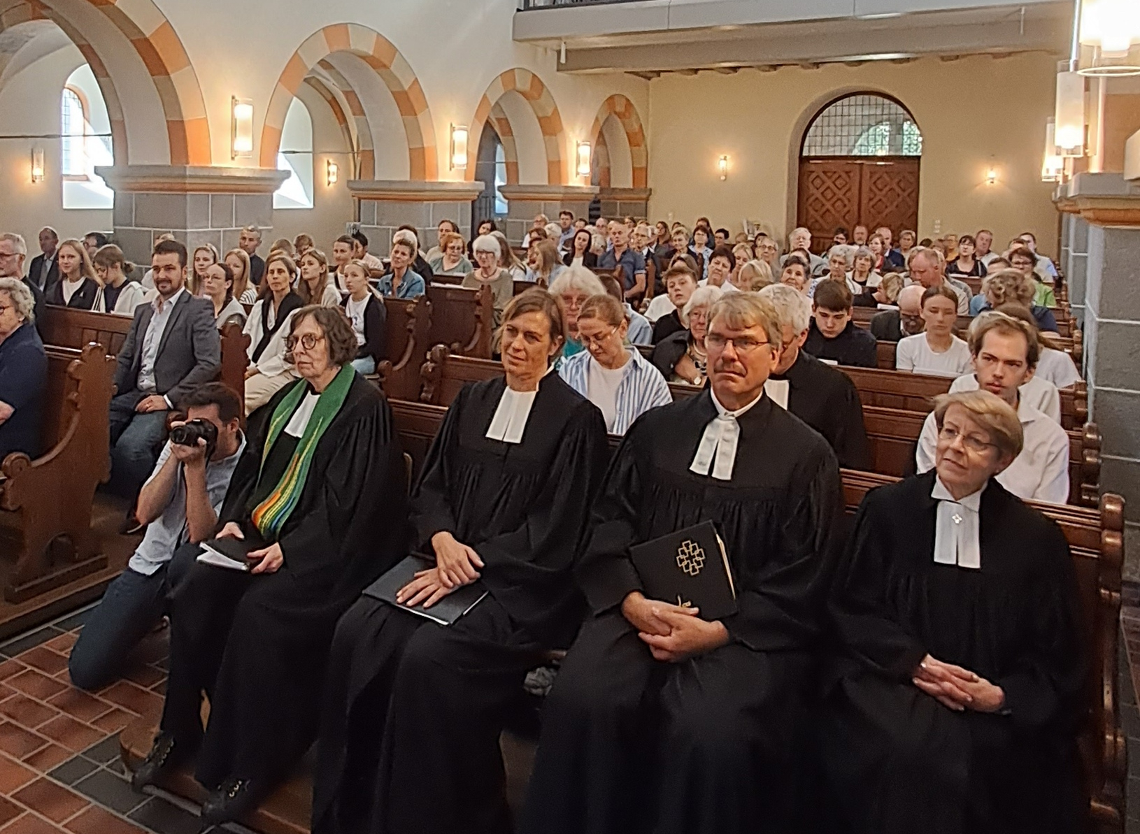 AbAmeele070925 Bank Kirche becrima 