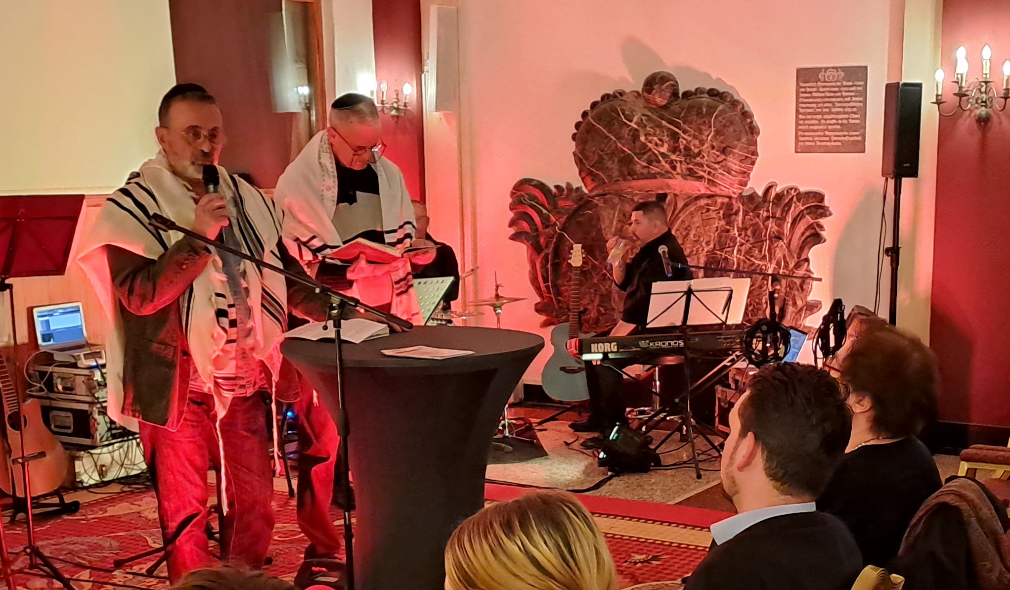 Pogrom GedenkenEms091125 Gebete02 becrima 