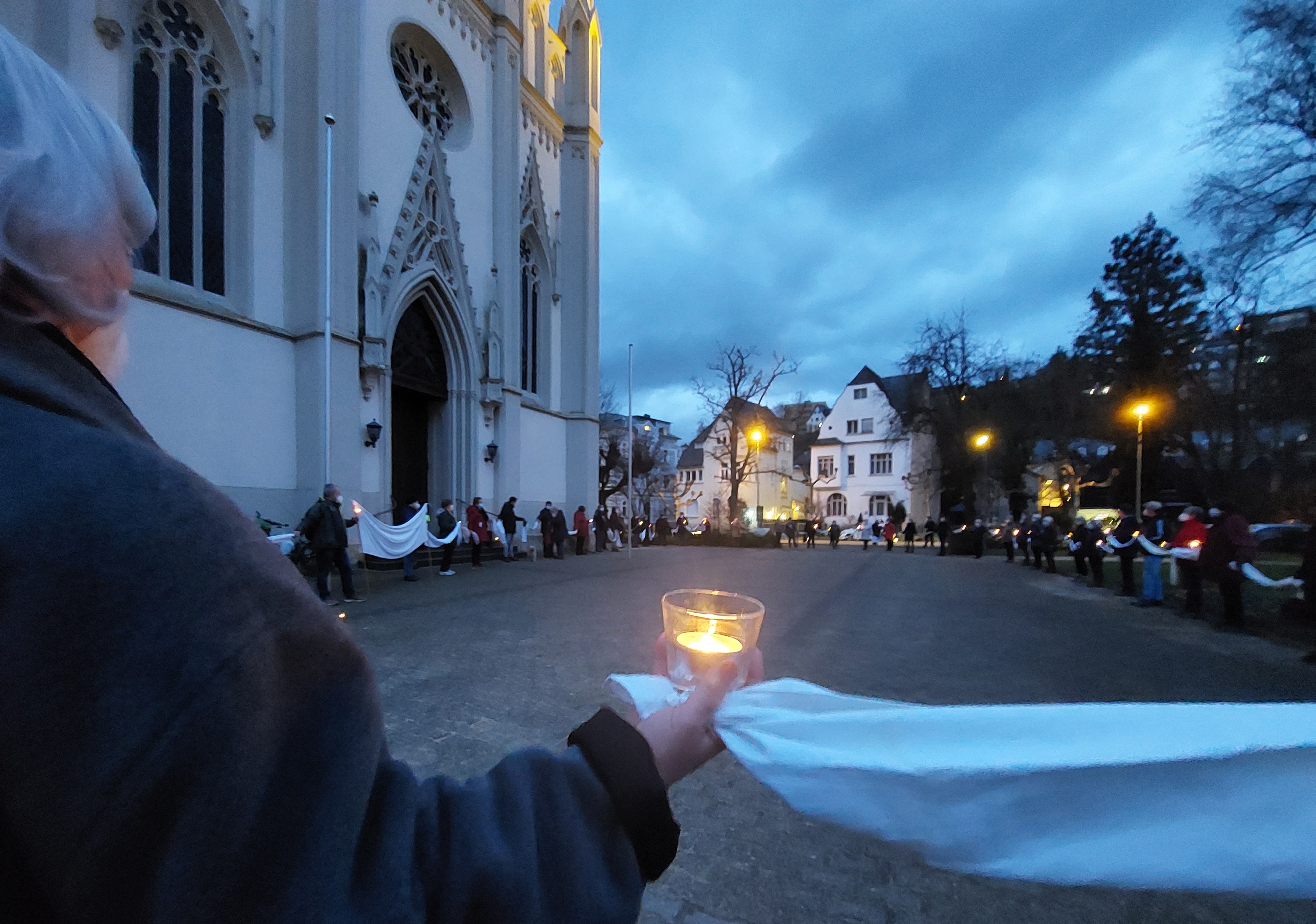 Friedenssymbol140222Kerzehell becrima 