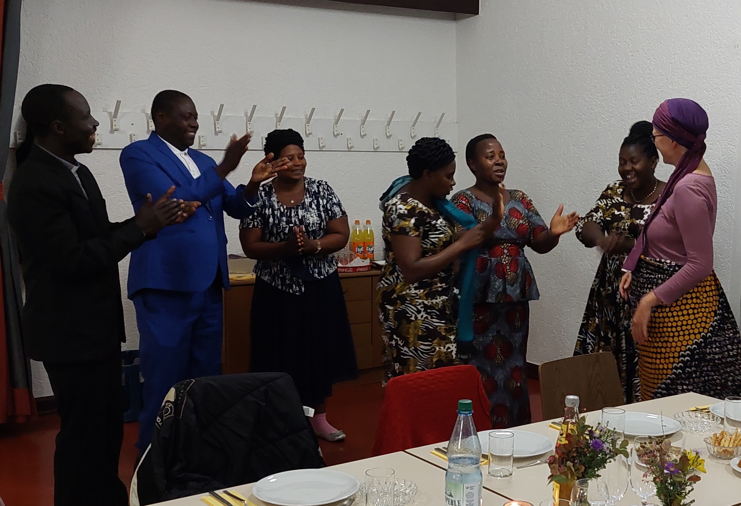 MabiraAbschlussTanzGeschenkDekanin becrima 