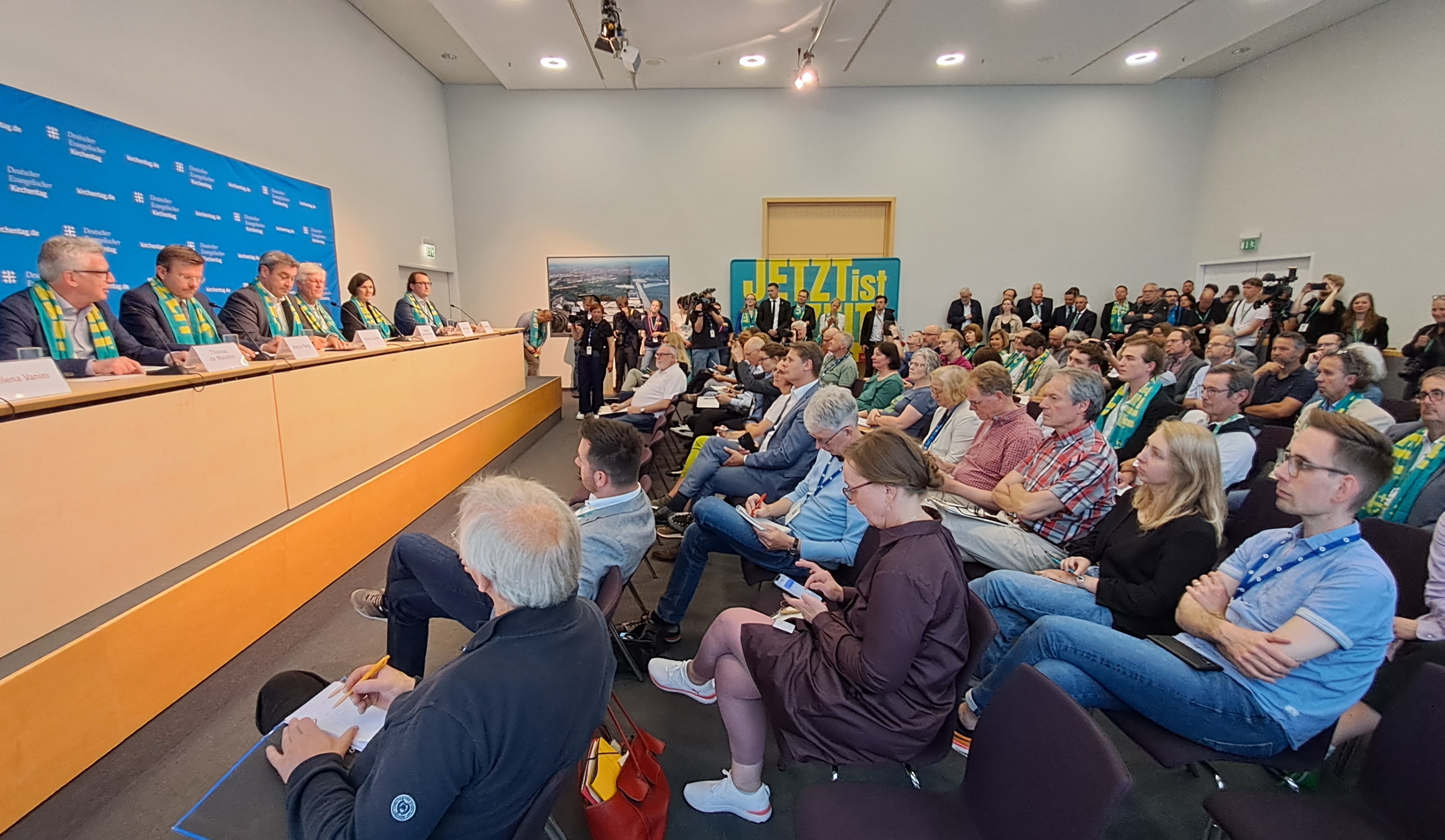 KTPK070623PodiumSaal becrima 