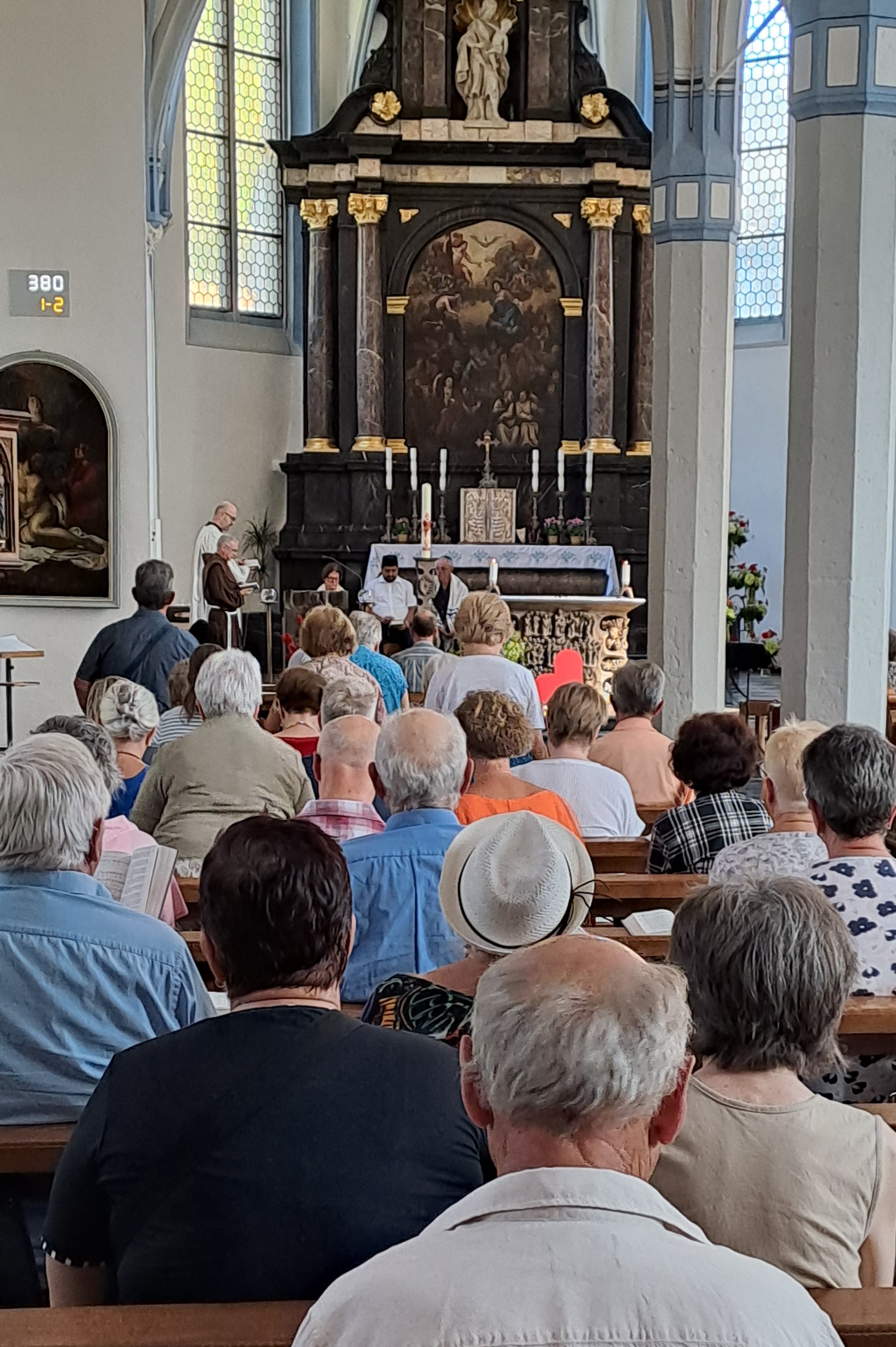 JdHGodi080826 SchiffVH hoch becrima 